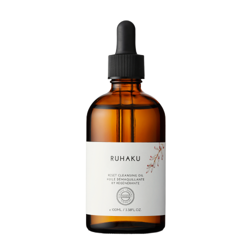 L’huile Démaquillante et Régénérante de Ruhaku retire le maquillage et les impuretés, ainsi que l’excès de sébum sans endommager la barrière naturelle de votre peau. Cette huile restaure la couche de cellules mortes causée par l'exposition aux rayons UV et qui provoque le vieillissement cutané.